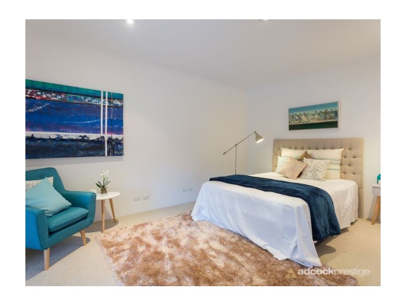 6 Chisholm Court, Mount Ommaney QLD 4074