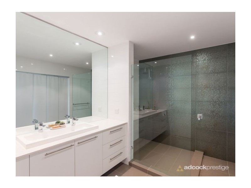 6 Chisholm Court, Mount Ommaney QLD 4074