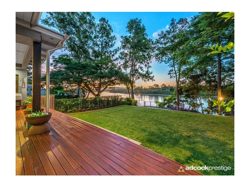 15 King Arthur Terrace, Tennyson QLD 4105