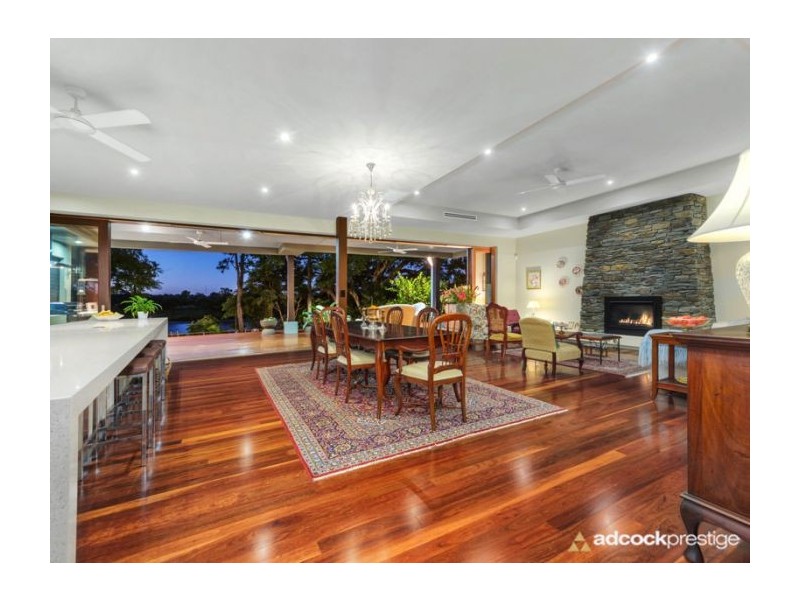 15 King Arthur Terrace, Tennyson QLD 4105