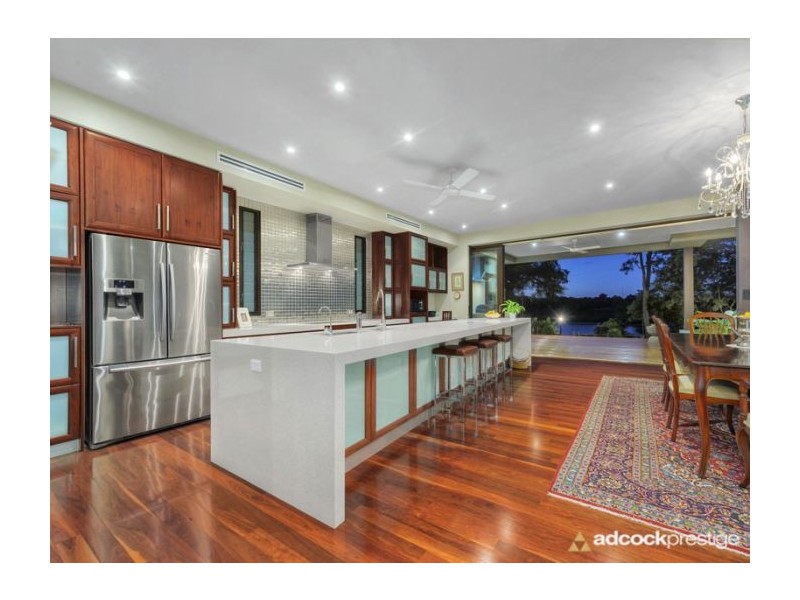 15 King Arthur Terrace, Tennyson QLD 4105