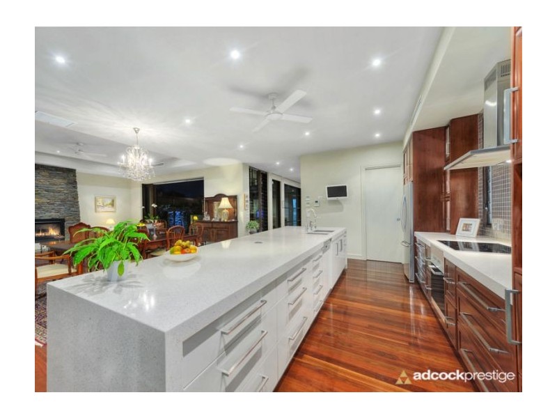 15 King Arthur Terrace, Tennyson QLD 4105