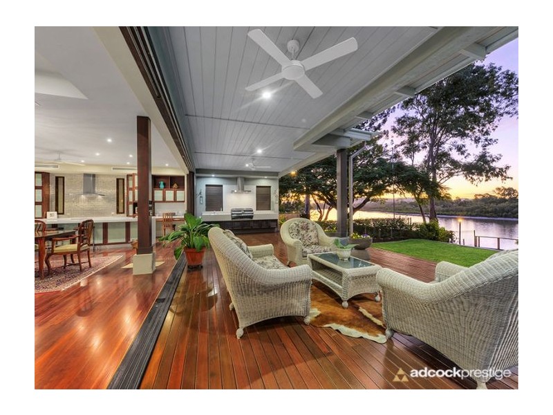15 King Arthur Terrace, Tennyson QLD 4105
