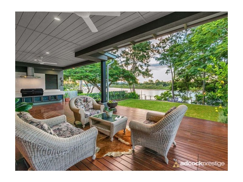 15 King Arthur Terrace, Tennyson QLD 4105