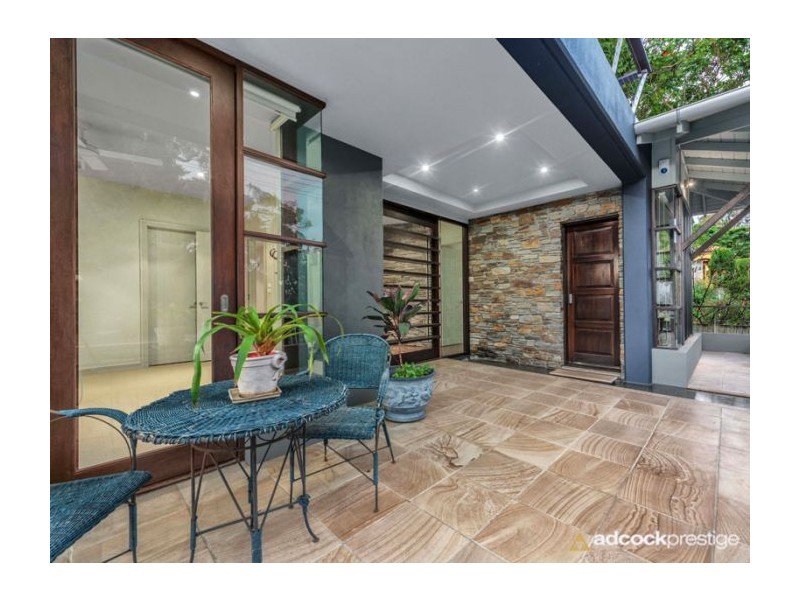15 King Arthur Terrace, Tennyson QLD 4105