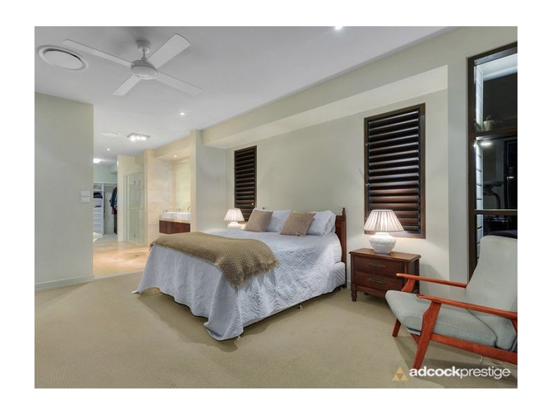 15 King Arthur Terrace, Tennyson QLD 4105