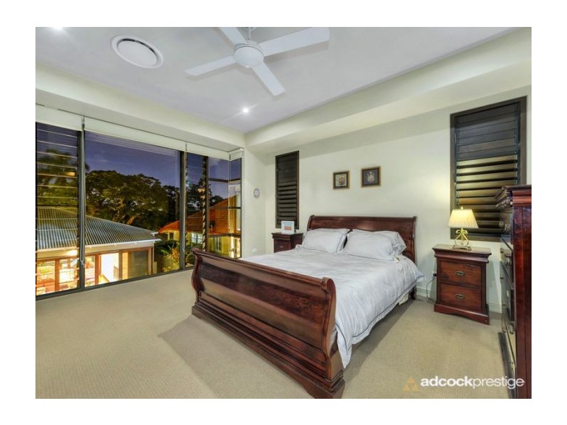 15 King Arthur Terrace, Tennyson QLD 4105