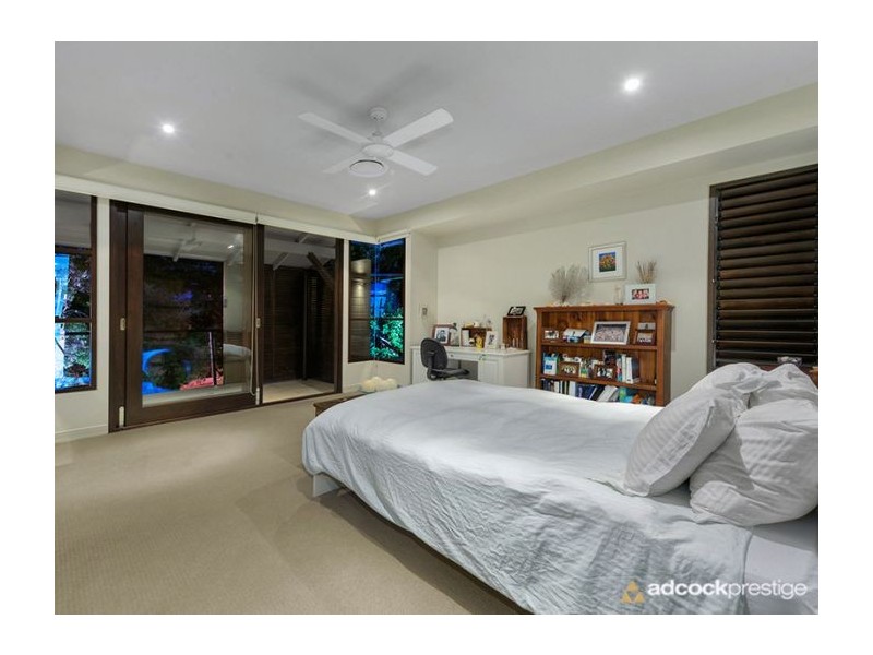 15 King Arthur Terrace, Tennyson QLD 4105