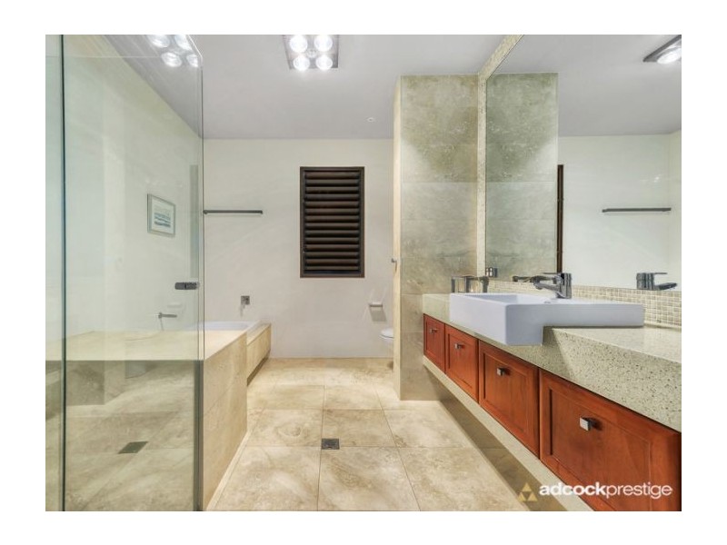 15 King Arthur Terrace, Tennyson QLD 4105