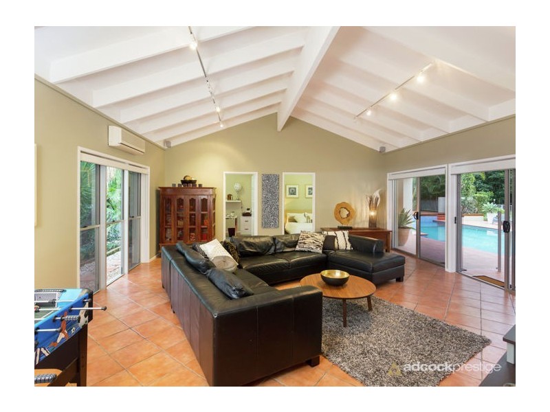 174 Chapel Hill Road, Chapel Hill QLD 4069