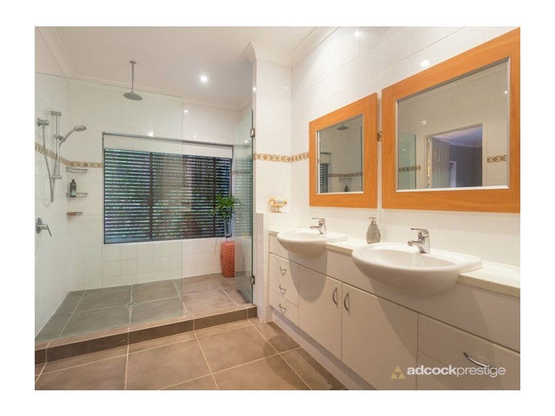 174 Chapel Hill Road, Chapel Hill QLD 4069