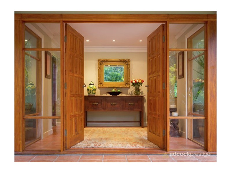 174 Chapel Hill Road, Chapel Hill QLD 4069