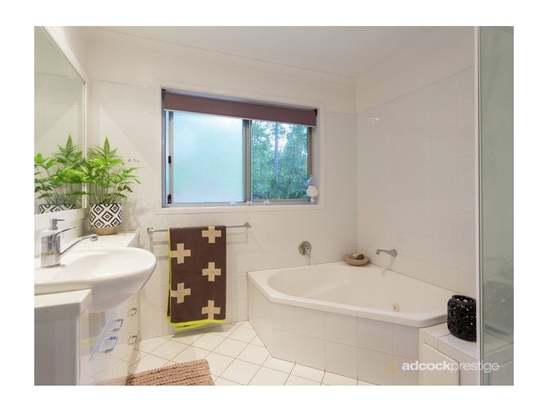 174 Chapel Hill Road, Chapel Hill QLD 4069