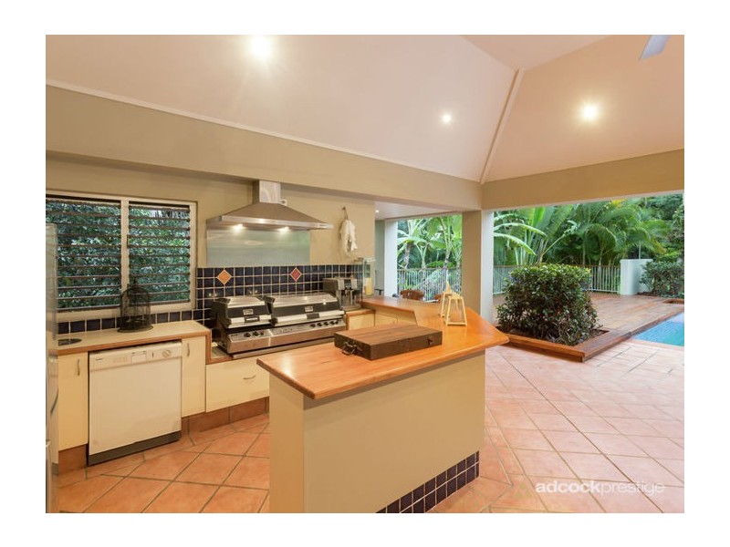 174 Chapel Hill Road, Chapel Hill QLD 4069
