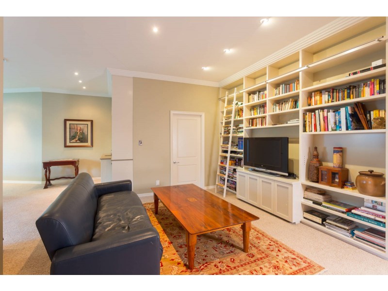 19 Vidgen Lane, Kenmore QLD 4069