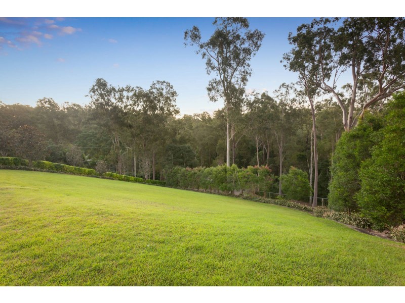 19 Vidgen Lane, Kenmore QLD 4069