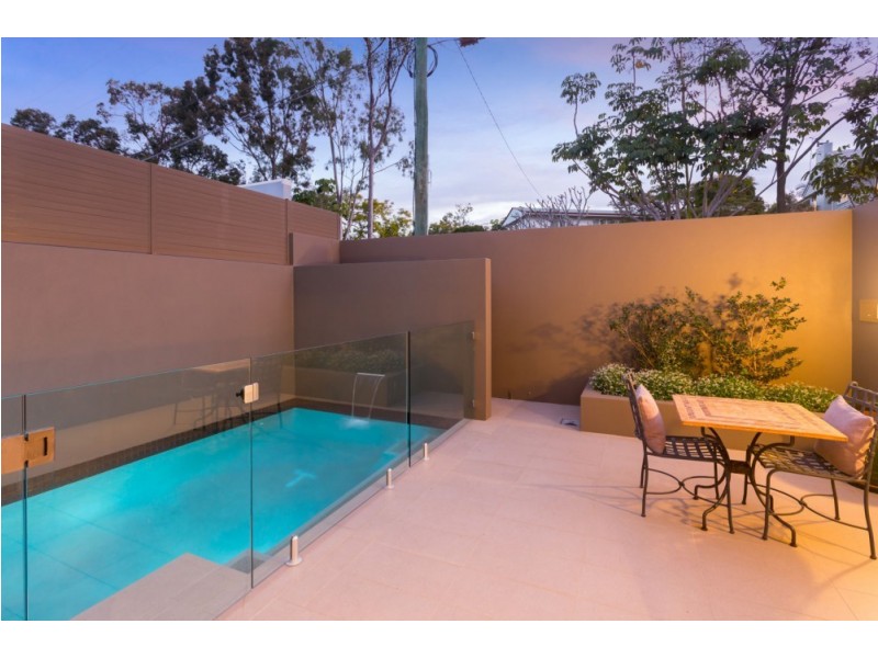 104 Highland Tce, St Lucia QLD 4067