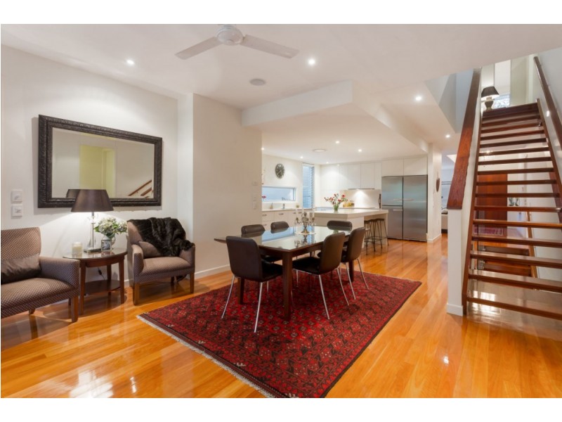 104 Highland Tce, St Lucia QLD 4067