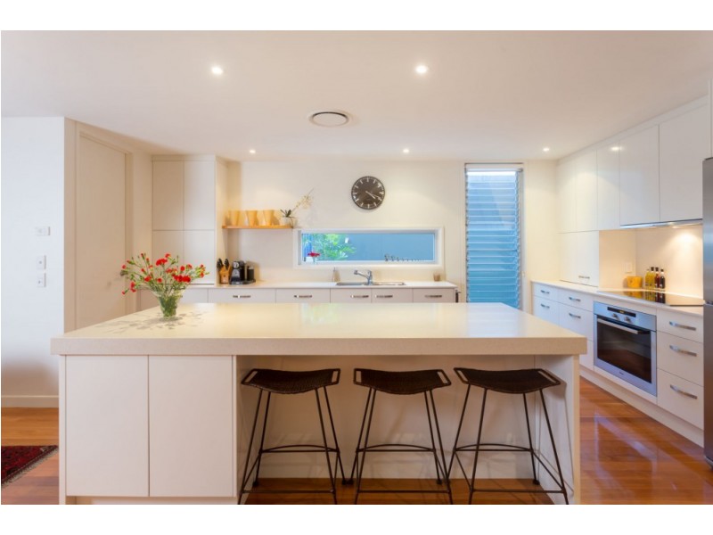 104 Highland Tce, St Lucia QLD 4067