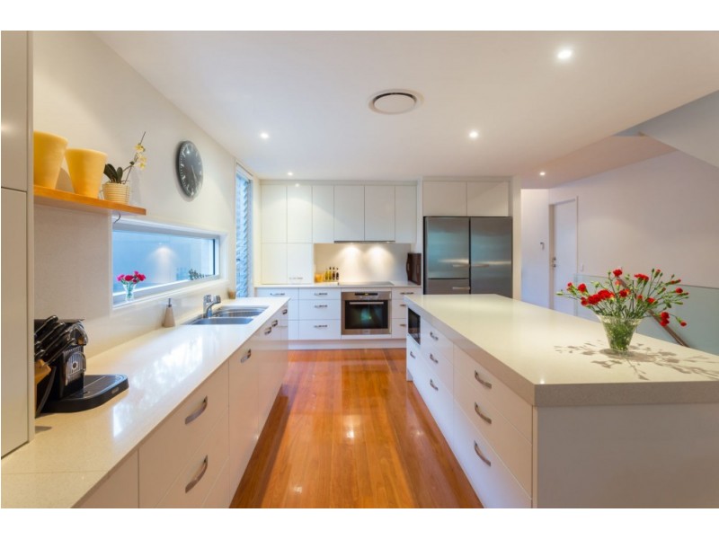 104 Highland Tce, St Lucia QLD 4067