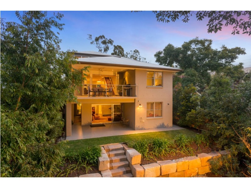 104 Highland Tce, St Lucia QLD 4067