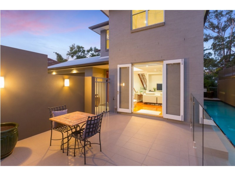 104 Highland Tce, St Lucia QLD 4067