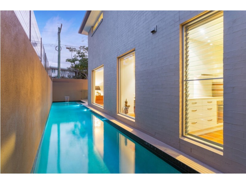 104 Highland Tce, St Lucia QLD 4067