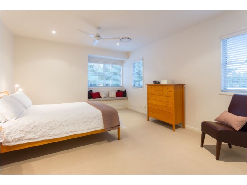 104 Highland Tce, St Lucia QLD 4067