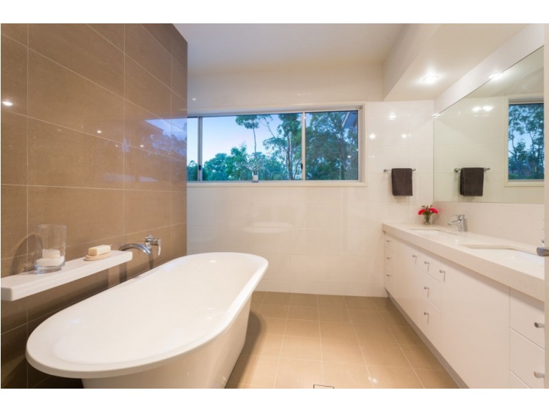 104 Highland Tce, St Lucia QLD 4067