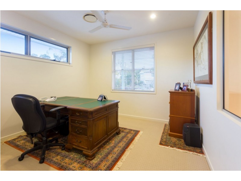 104 Highland Tce, St Lucia QLD 4067