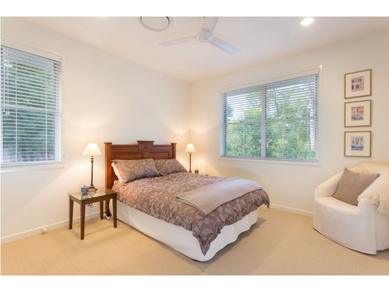 104 Highland Tce, St Lucia QLD 4067