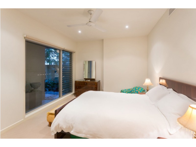 104 Highland Tce, St Lucia QLD 4067