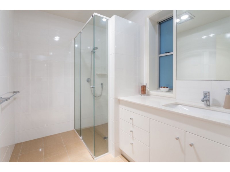 104 Highland Tce, St Lucia QLD 4067