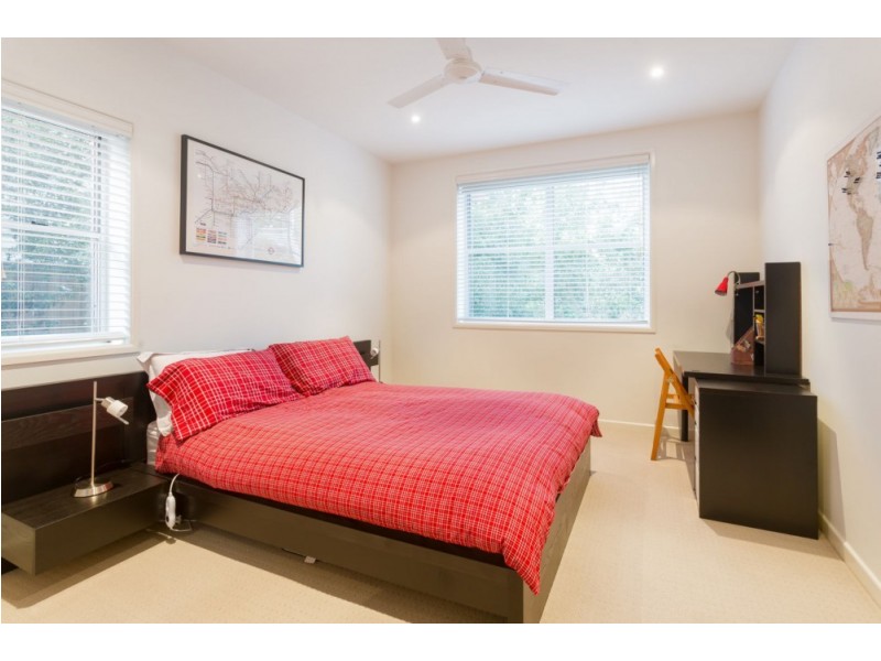 104 Highland Tce, St Lucia QLD 4067