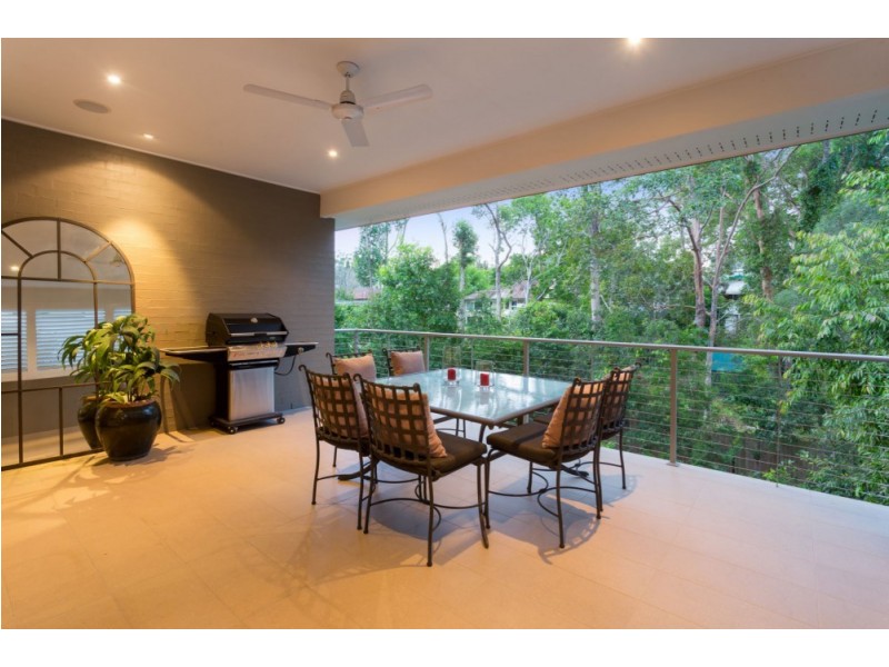 104 Highland Tce, St Lucia QLD 4067