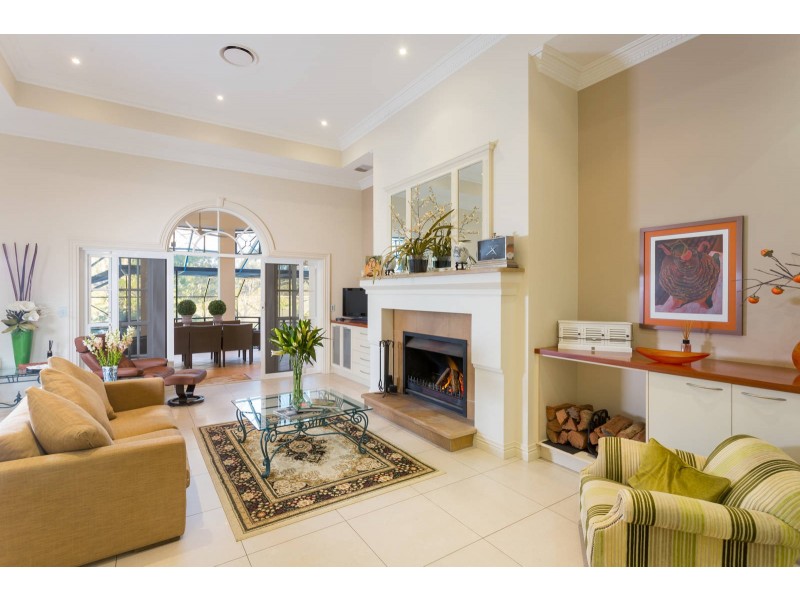 4 River Park Place, Fig Tree Pocket QLD 4069
