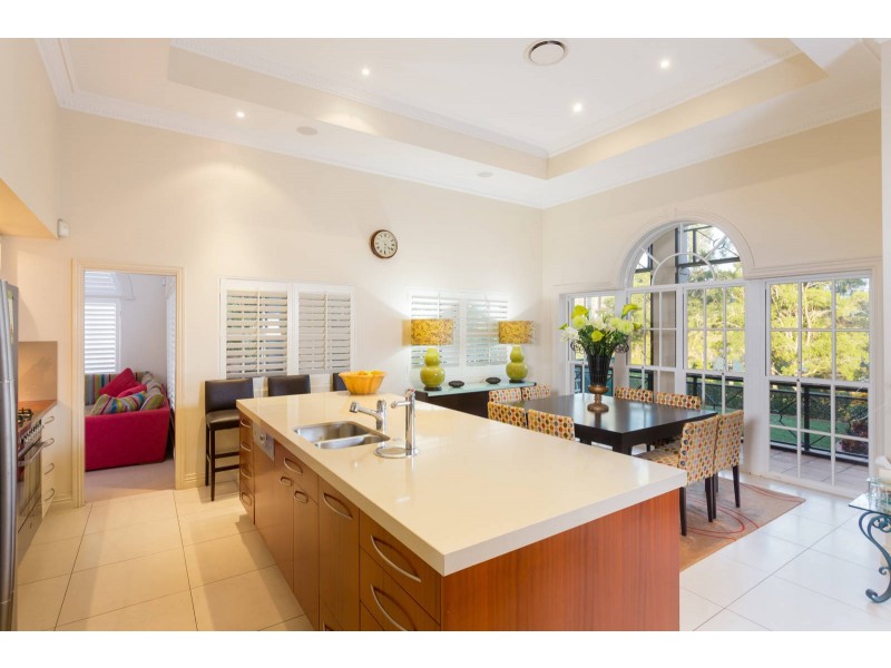 4 River Park Place, Fig Tree Pocket QLD 4069
