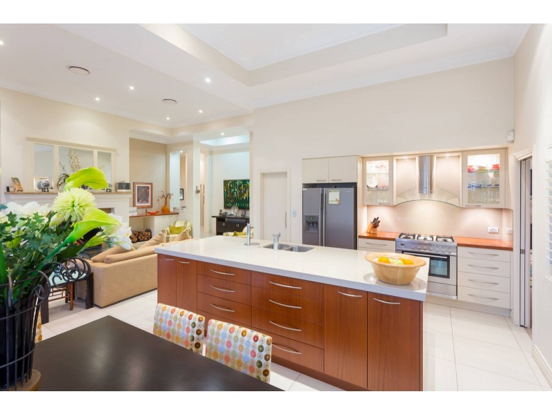 4 River Park Place, Fig Tree Pocket QLD 4069