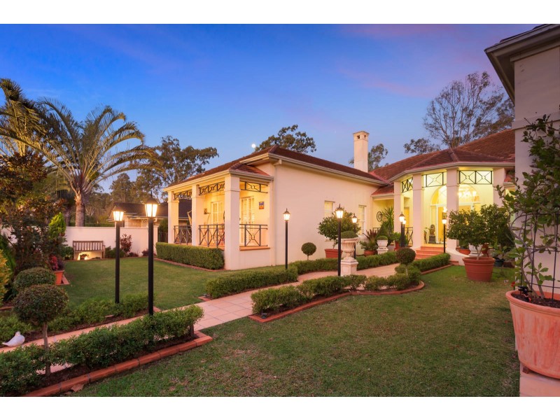 4 River Park Place, Fig Tree Pocket QLD 4069