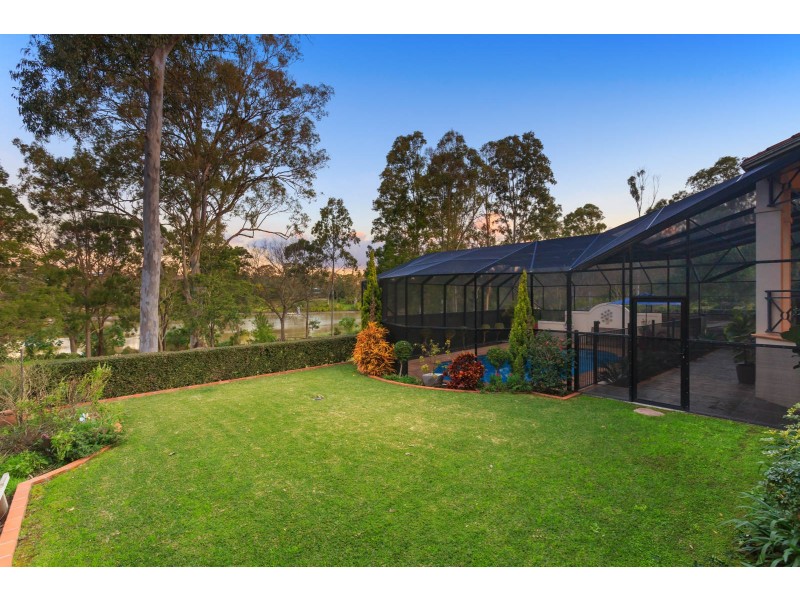 4 River Park Place, Fig Tree Pocket QLD 4069