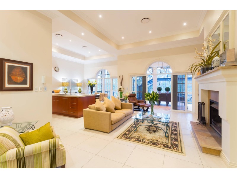 4 River Park Place, Fig Tree Pocket QLD 4069