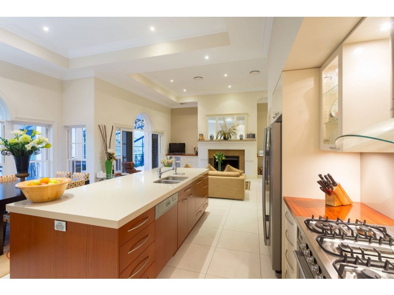 4 River Park Place, Fig Tree Pocket QLD 4069