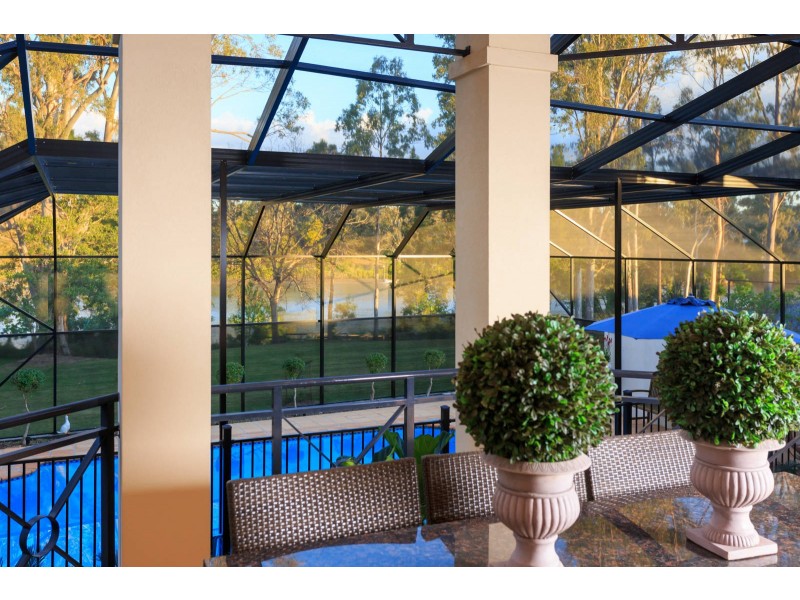4 River Park Place, Fig Tree Pocket QLD 4069