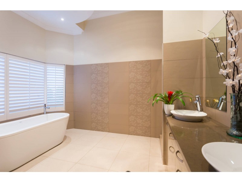 4 River Park Place, Fig Tree Pocket QLD 4069