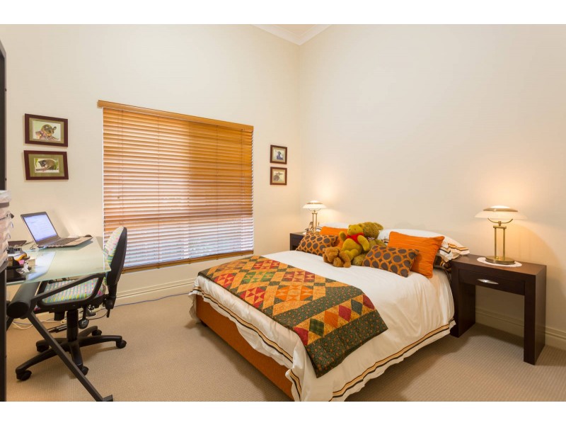4 River Park Place, Fig Tree Pocket QLD 4069