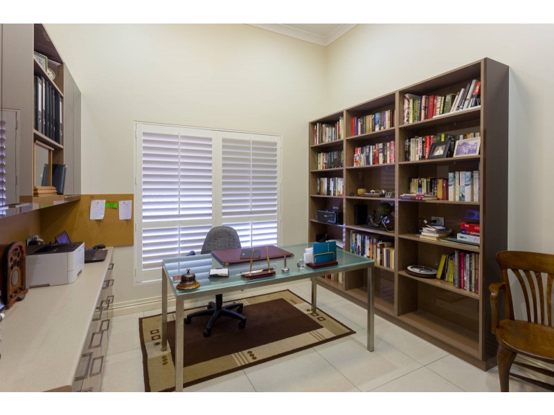 4 River Park Place, Fig Tree Pocket QLD 4069