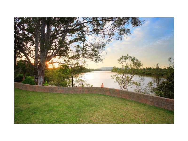 1 King Arthur Terrace, Tennyson QLD 4105