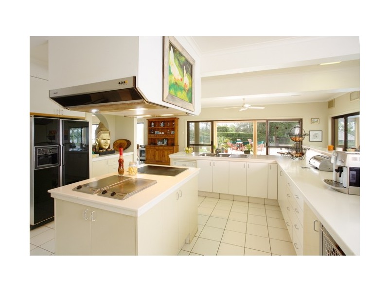 1 King Arthur Terrace, Tennyson QLD 4105