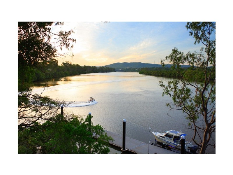 1 King Arthur Terrace, Tennyson QLD 4105