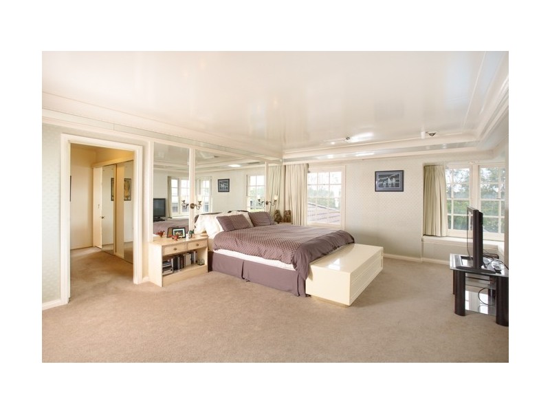 1 King Arthur Terrace, Tennyson QLD 4105